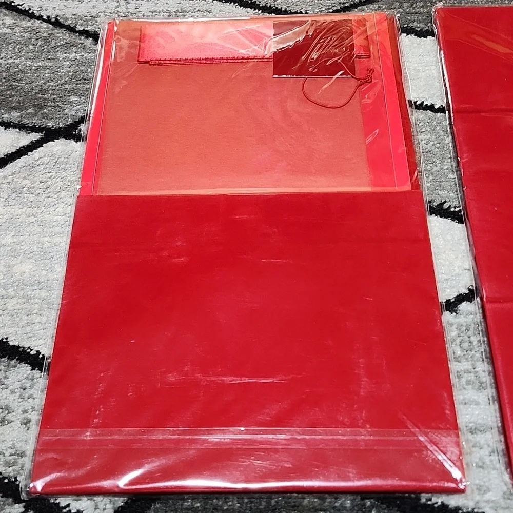 BATH & BODY WORKS HOLIDAY GIFT KIT RED VELVET BOX TISSUE PAPER GIFT TAG & RIBBON